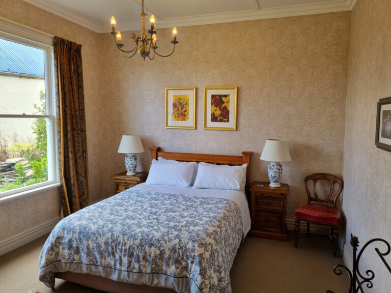 Middlemarch-Accommodation-Annandale-B&B-Bedroom-3
