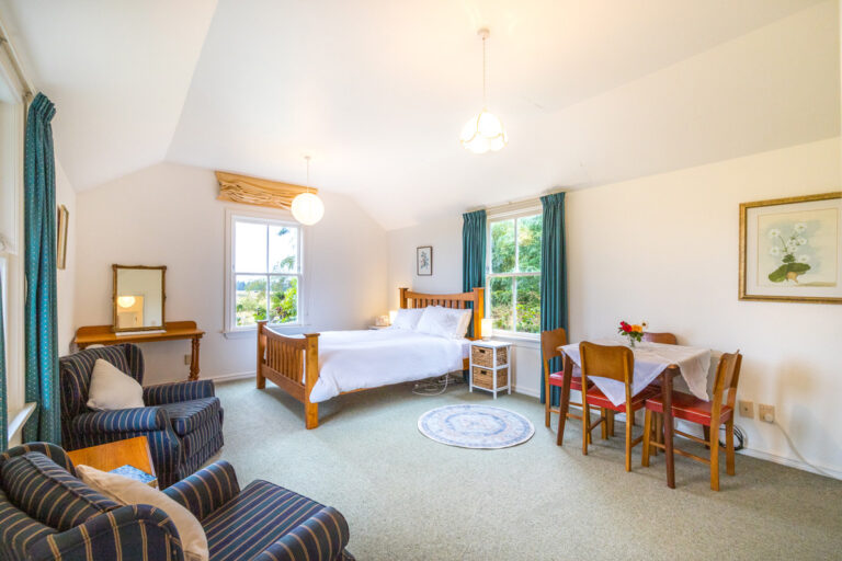 Middlemarch-Strathmore-Bakehouse-B&B-single-room-2-hr