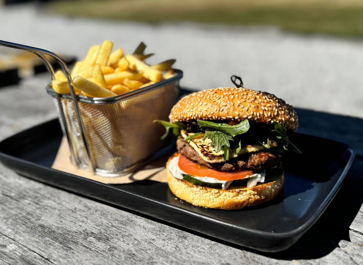 Strath-Taieri-Hotel-Middlemarch-Central-Otago-Pub-Burgers