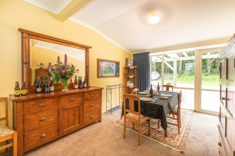 The-Farm-Bed-and-Breakfast-Middlemarch-Accommodation-Shepherds-Room-Dining