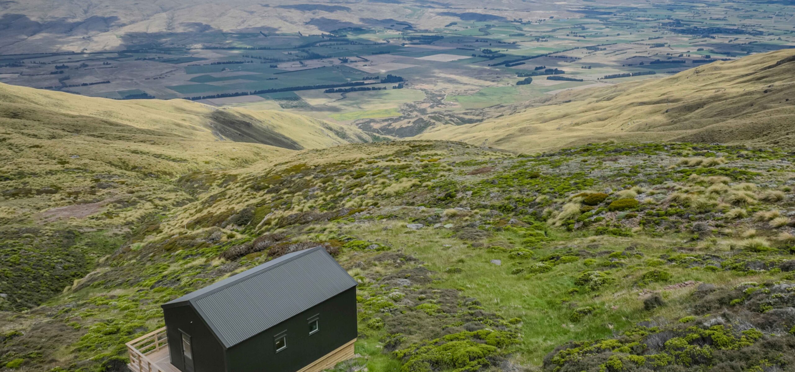 Leaning Lodge located in the Rock & Pillar Range, owned by the Otago Tramping and Mountaineering Club (OTMC) and managed by the Leaning Lodge Trust. Offers Bed and Shelter to trampers.